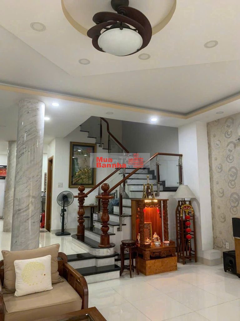 Nhà phố Conic vị trí đẹp DT 140m2 (7x20) xây 1 trệt 2 lầu giá 12.5 tỷ.