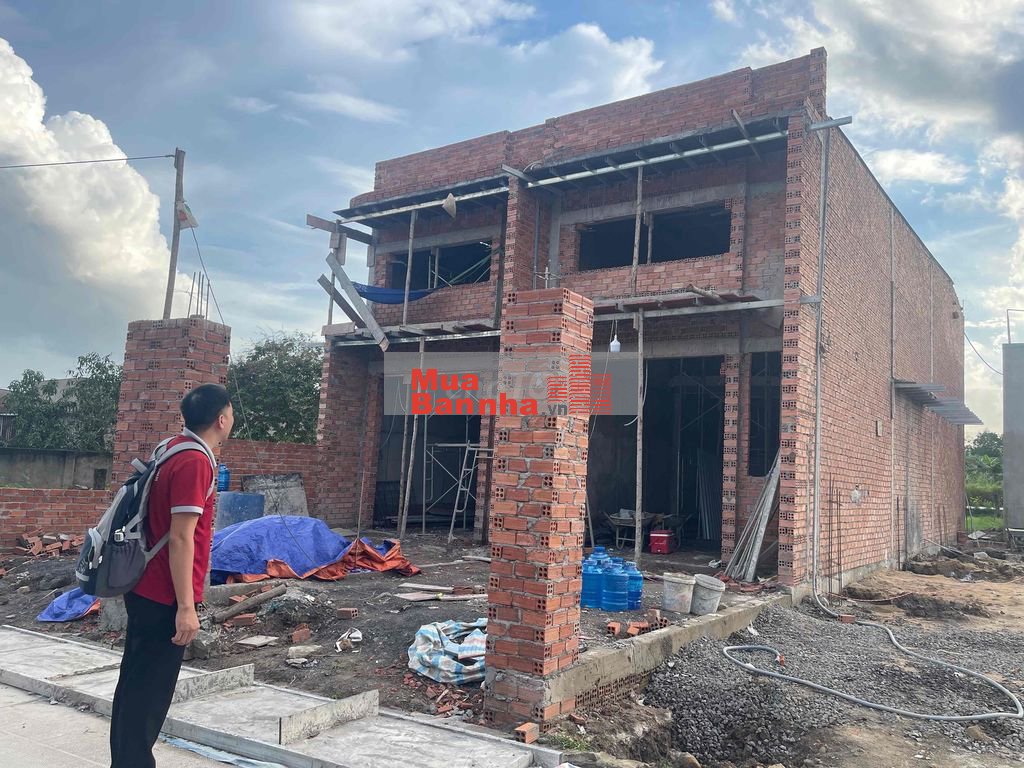 Bán nhà thiết kế hiện đại 3pn,2wc ,sân xe hơi 1ty690 xã Giang Điền.