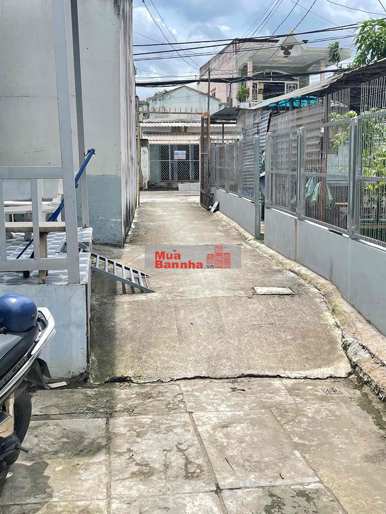 Chủ chuyển công tác cần bán nhà cấp 4 tiện xây mới hẻm 1419/ Lê Văn Lư