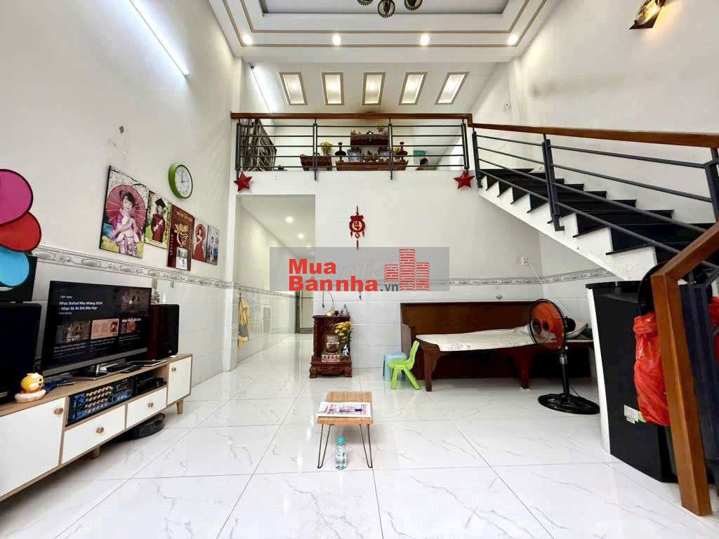 Nhà đẹp dt rộng shr thoi sn 16..2pn 2wc..60m đuong vừa làm xong đẹp