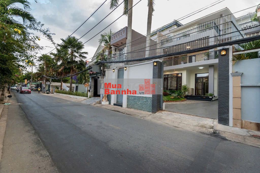 Bán gấp căn villa sân vườn Thảo Điền cực đẹp