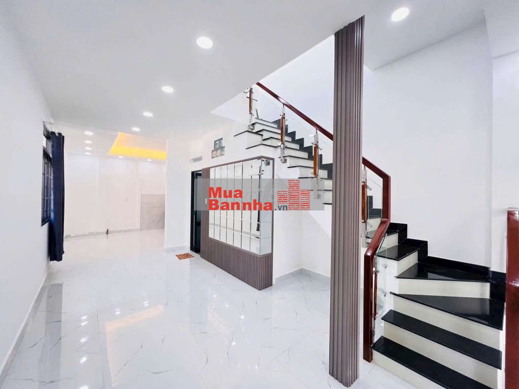 Nhà mặt tiền kinh doanh 4x21m 2 tầng đối diện trường học 6,8 tỷ