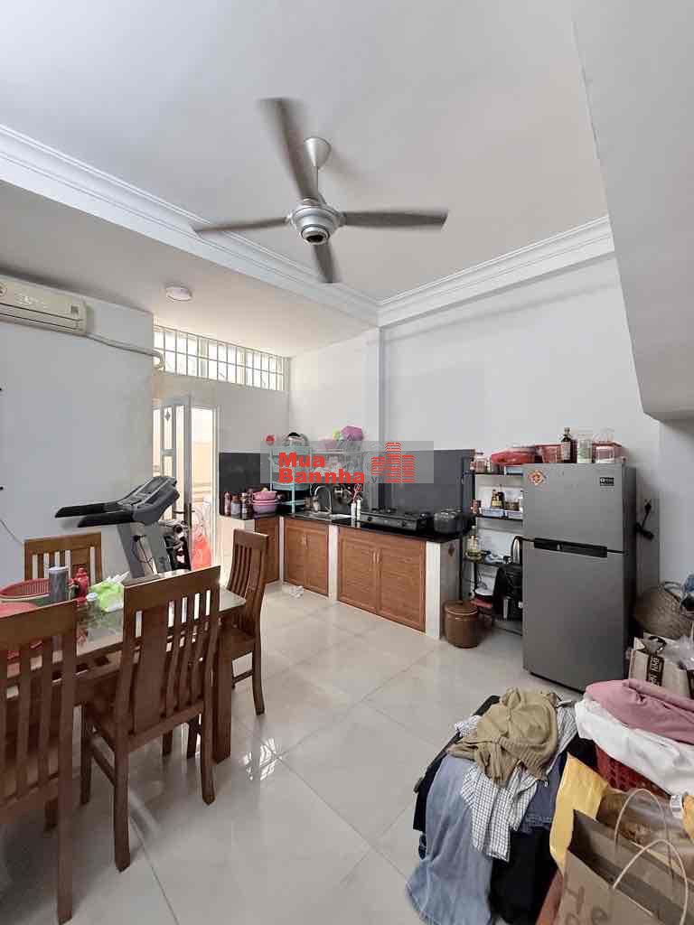 Bán nhà đẹp ngay chợ Hiệp Bình 58m2 ngang 4.m, đường thông, giá 5.8 tỷ