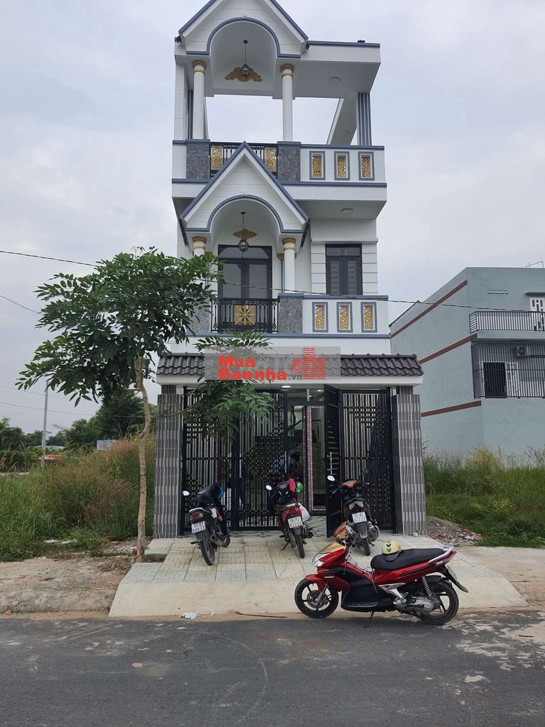 Nhà Hương Lộ 11, Xã Hưng Long