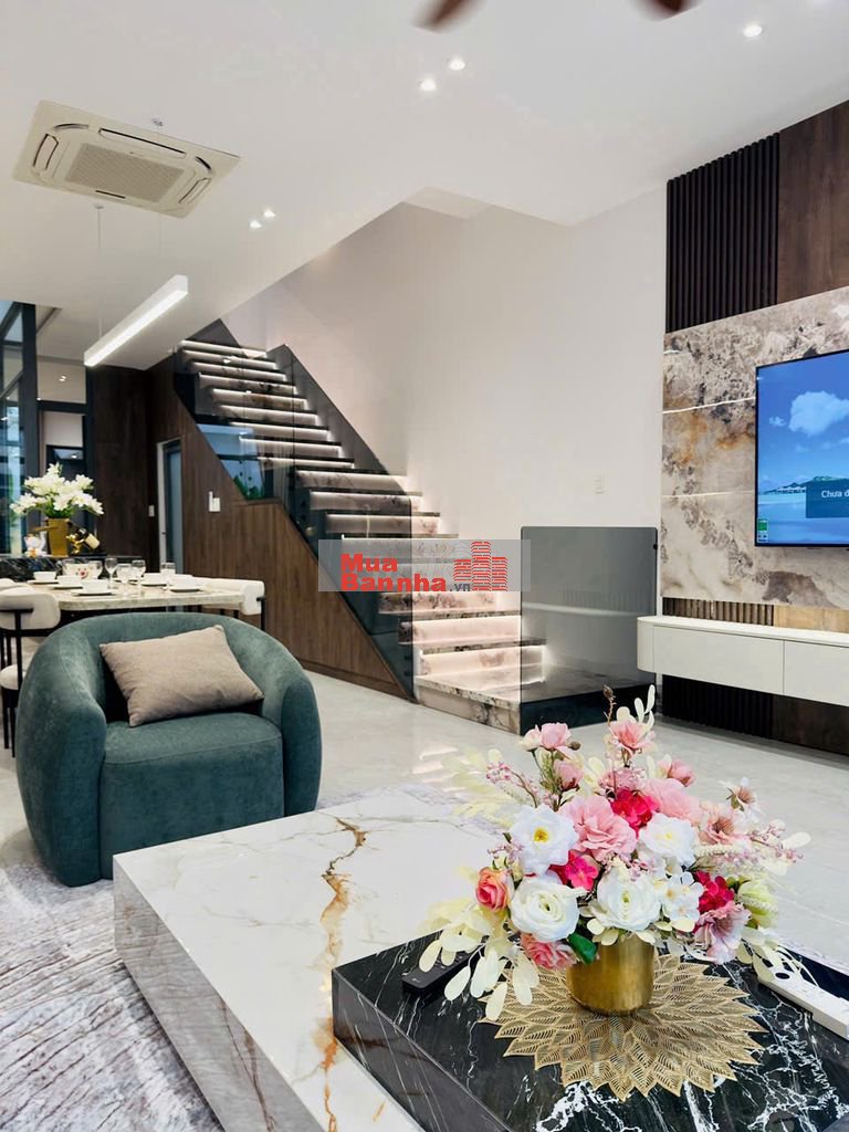 Bán nhà mới mặt tiền đường Bùi Thiện Ngộ - Hòa Xuân - Đà Nẵng