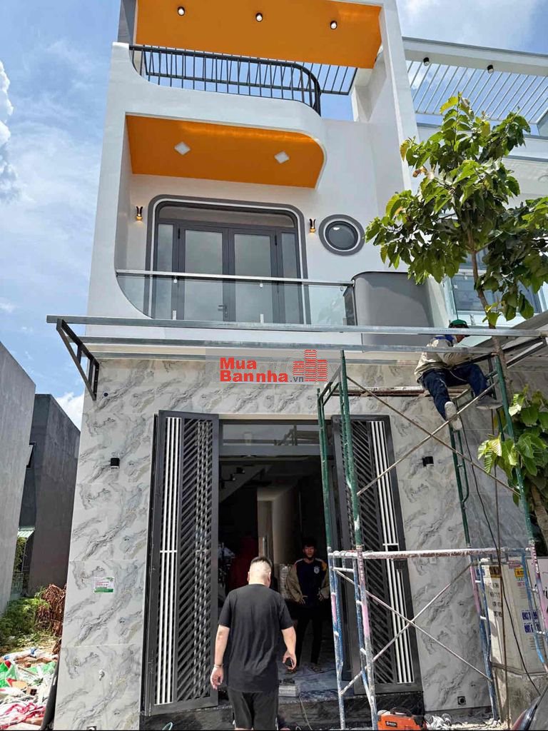 NHÀ 1TRỆT 1 LẦU CHỢ TÂN UYÊN THANH TOÁN 400tr NHẬN NHÀ