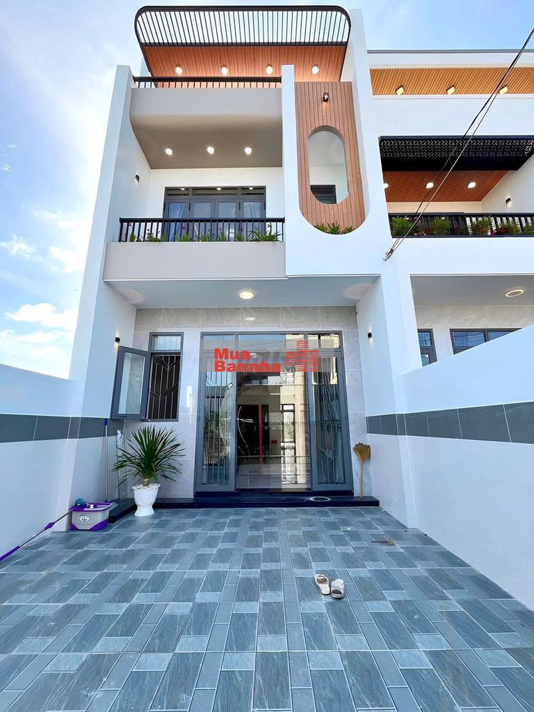 Ngay cây xăng Đức Hưng- Đồng Khởi, cả nhà và đất 2ty050 triệu