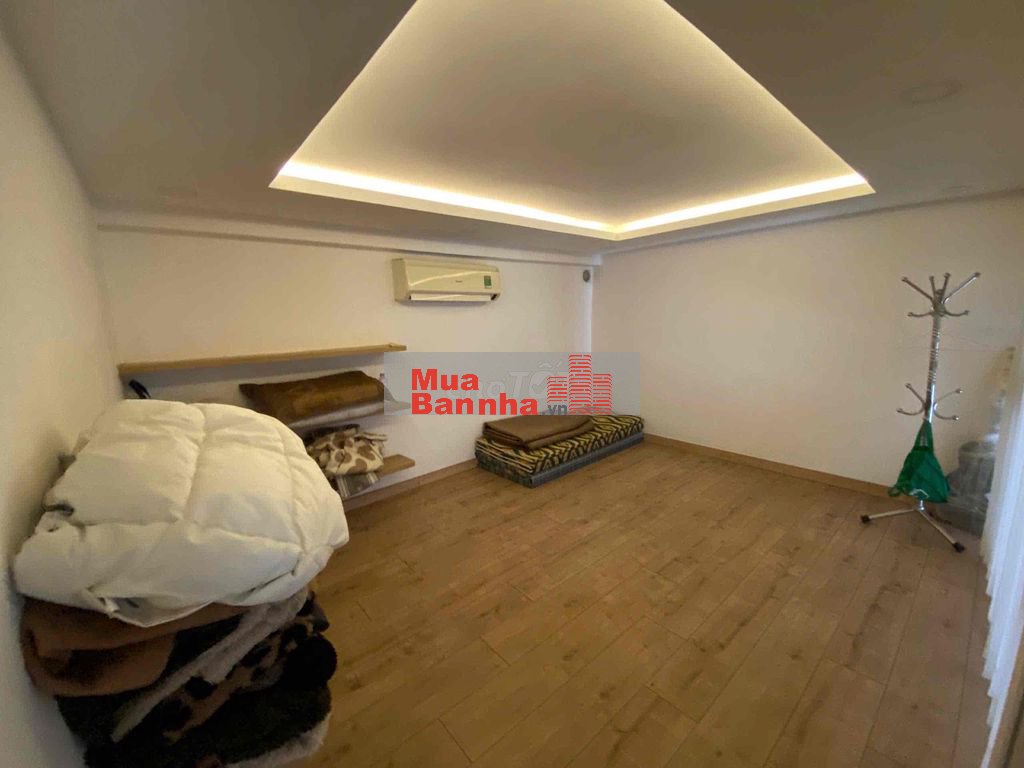 Bán nhà hẻm Nguyễn xí, sát mặt tiền, nhà mới