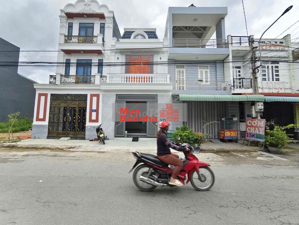 KẸT TIỀN BÁN GẤP CĂN NHÀ MỚI HOÀN THIỆN