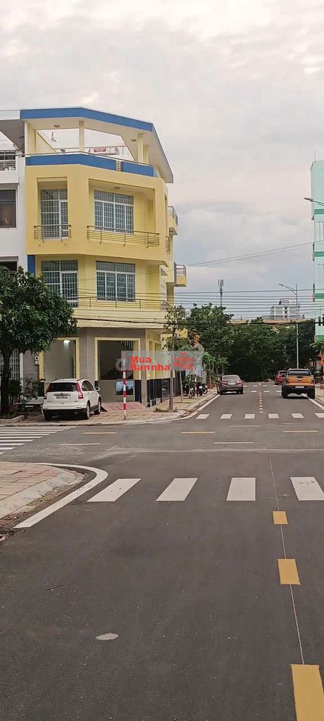 NHÀ PHỐ BIỂN, VỊ TRÍ ĐẸP, THUẬN LỢI KINH DOANH, NGHĨ DƯỠNG