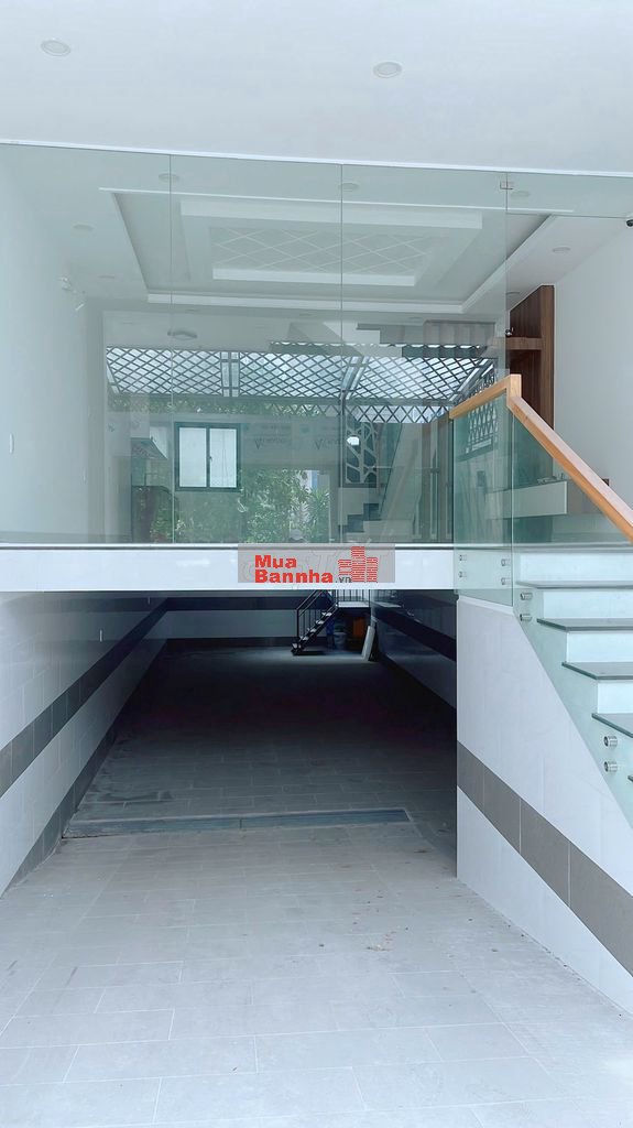 Bán nhà phố kdc 13E Intresco đường rộng 22m nhà có tầng hầm tuyệt đẹp