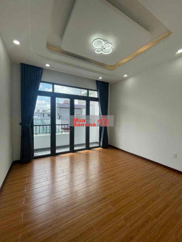 Kết cấu . Nhà một trệt hai lầu sân Thượng. • Đường