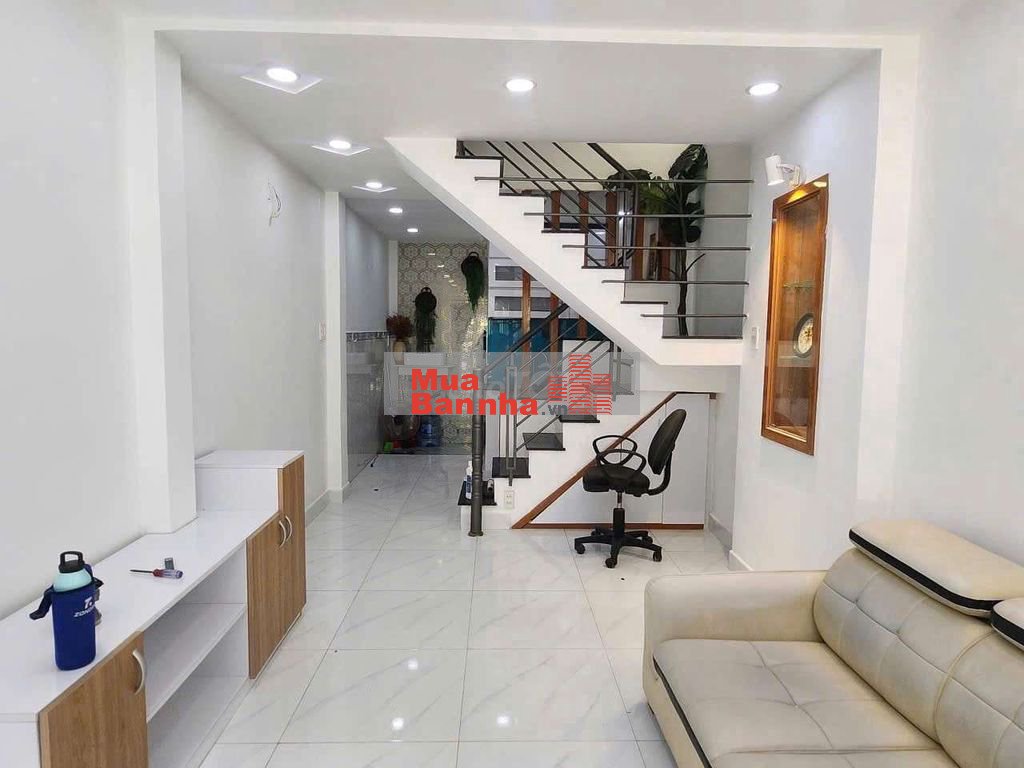 Căn nhà 2 lầu giá 3ty8.. 3 phòng ngủ luôn ạ