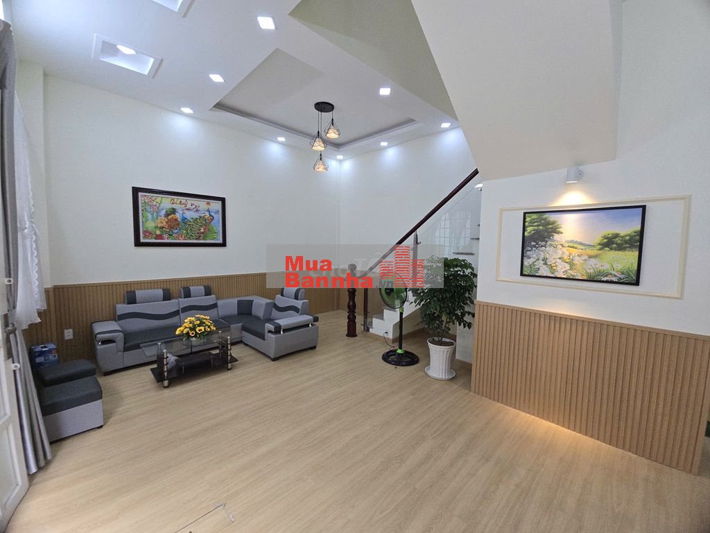 CHỈ 4.3 TỶ SÁT MẶT TIỀN LÊ VĂN QUỚI HXH 38M2 2 TẦNG BTCT 2PN 1WC