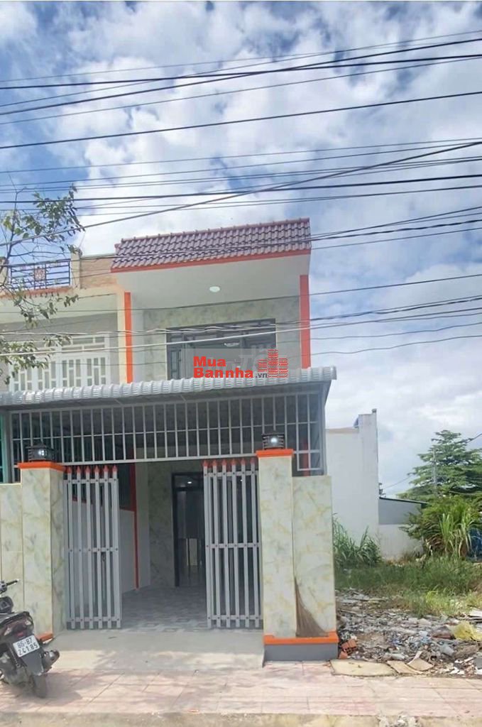 Bán căn nhà mặt tiền kinh doanh , sổ hồng riêng .