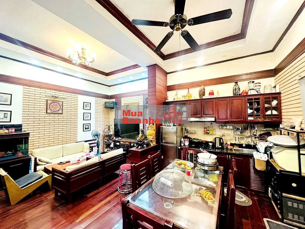 Nhà Lô Góc Nguyễn Trãi - Mặt Tiền 5.8m, 2 Mặt Thoáng, Gần Phố, Sổ Đẹp