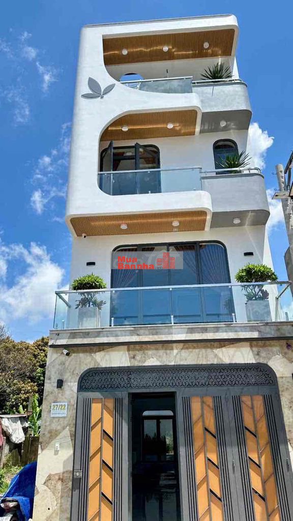 Bán nhà 5 tầng DTSD 300m2 đường Nguyễn Thị Sóc