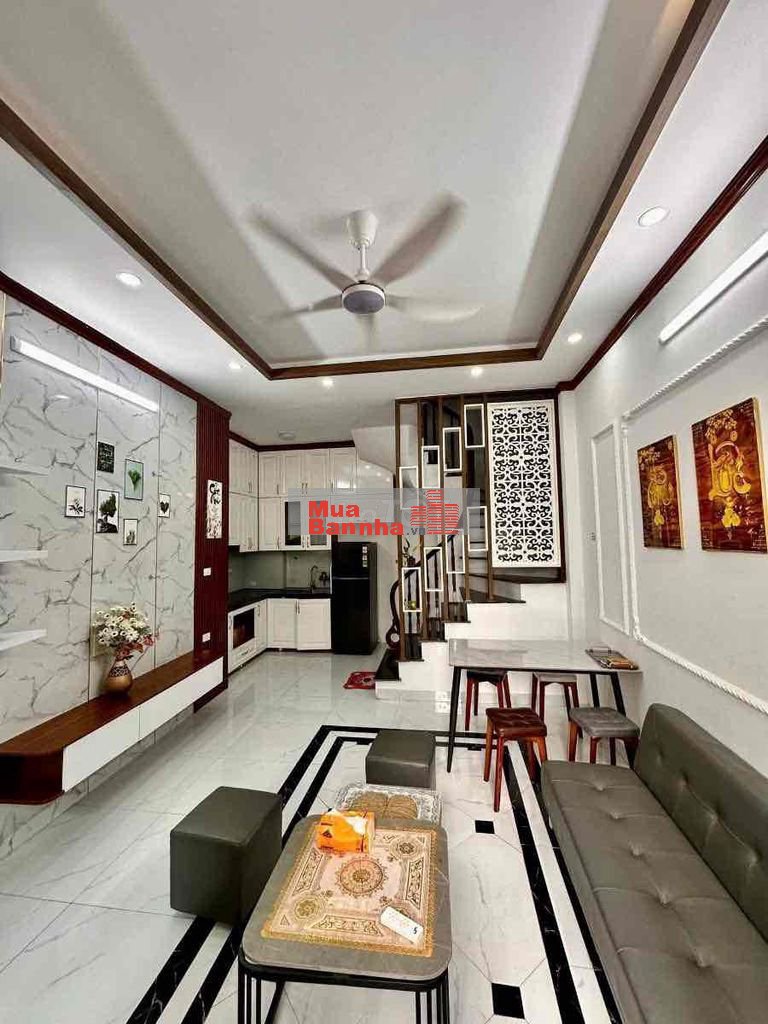 Lô Góc Cầu Giấy 40m2 - 5 Tầng - Gần Phố - Tiện Ích - Giá 9 Tỷ