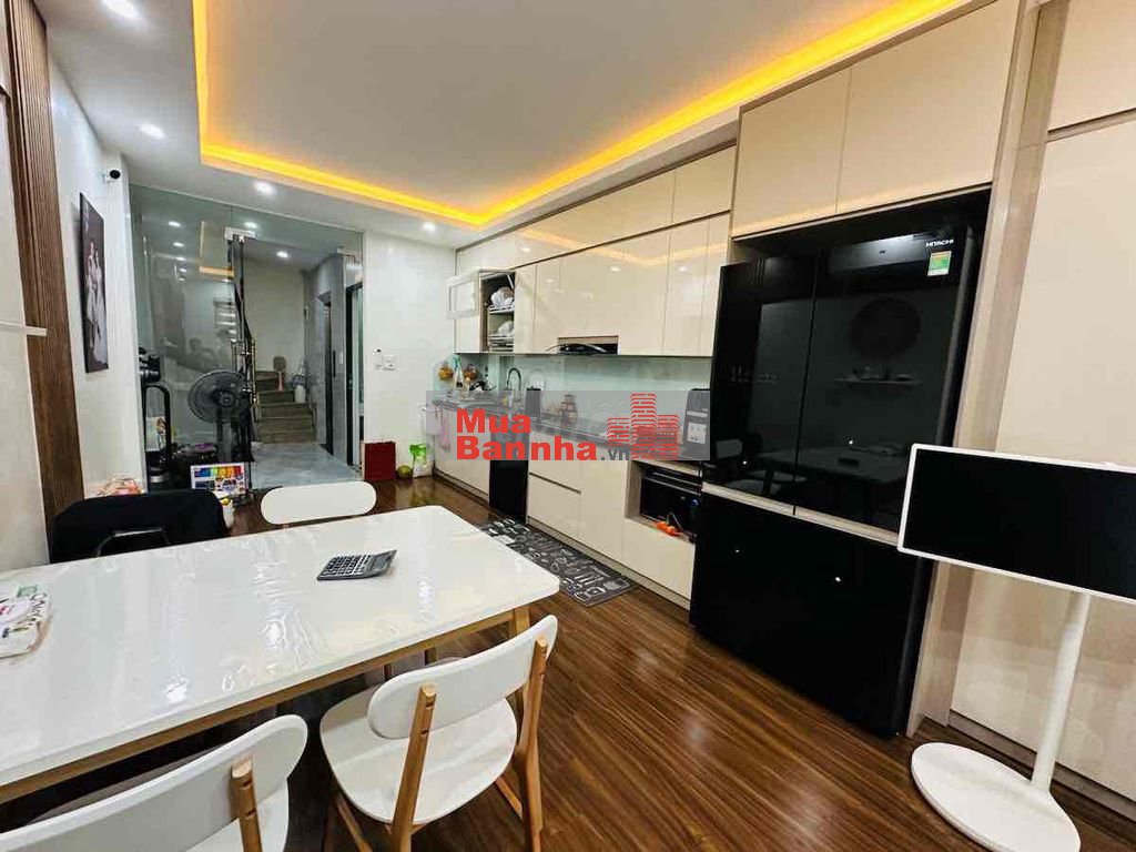 Siêu Phẩm Cầu Giấy 40m2 - 6 Tầng Thang Máy - Ô Tô - Ngõ Thông - Hiếm