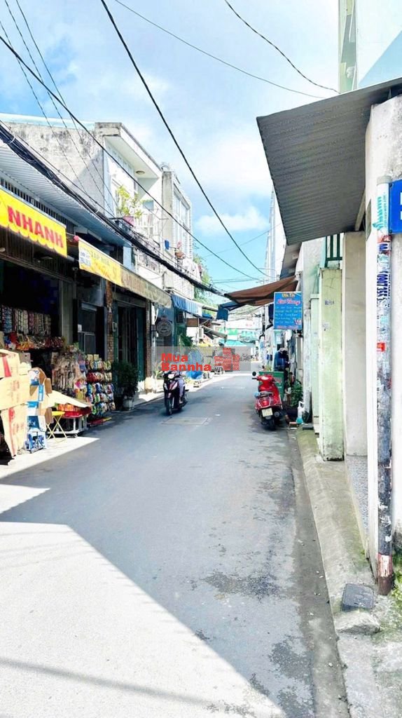 THOẠI NGỌC HẦU TÂN PHÚ 3 TẦNG BTCT 4.5MX11M CHỈ 4.65 TỎI