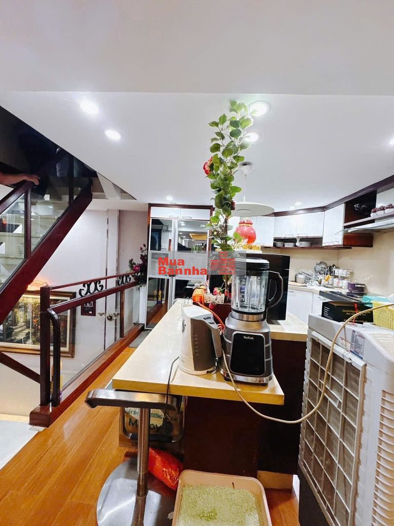 Bán gấp nhà 2 lầu, đường số 8, phường 4, quận 4