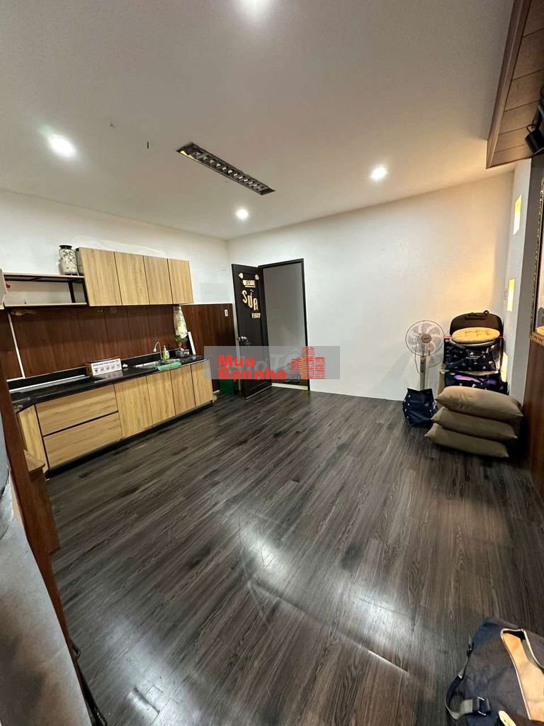 BÁN NHÀ TT QUẬN HẢI CHÂU . CẠNH TÒA NHÀ QUẢ BẮP