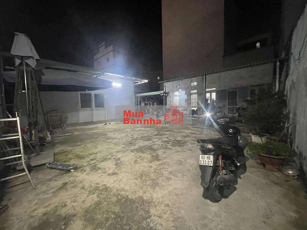 Bán 250m2 nhà cấp 4 Man Thiện, sổ riêng, chủ thiện chí 15.5 Tỷ TL