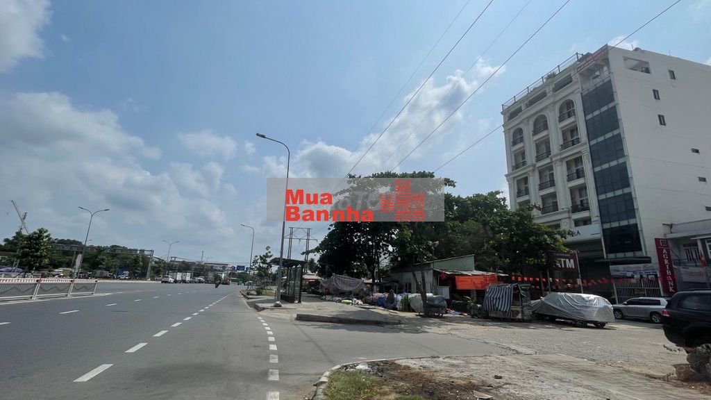 Nhà mặt tiền đường Nguyễn Văn Linh TT Tây Quận 7. 7*17 chỉ 15 tỷ.