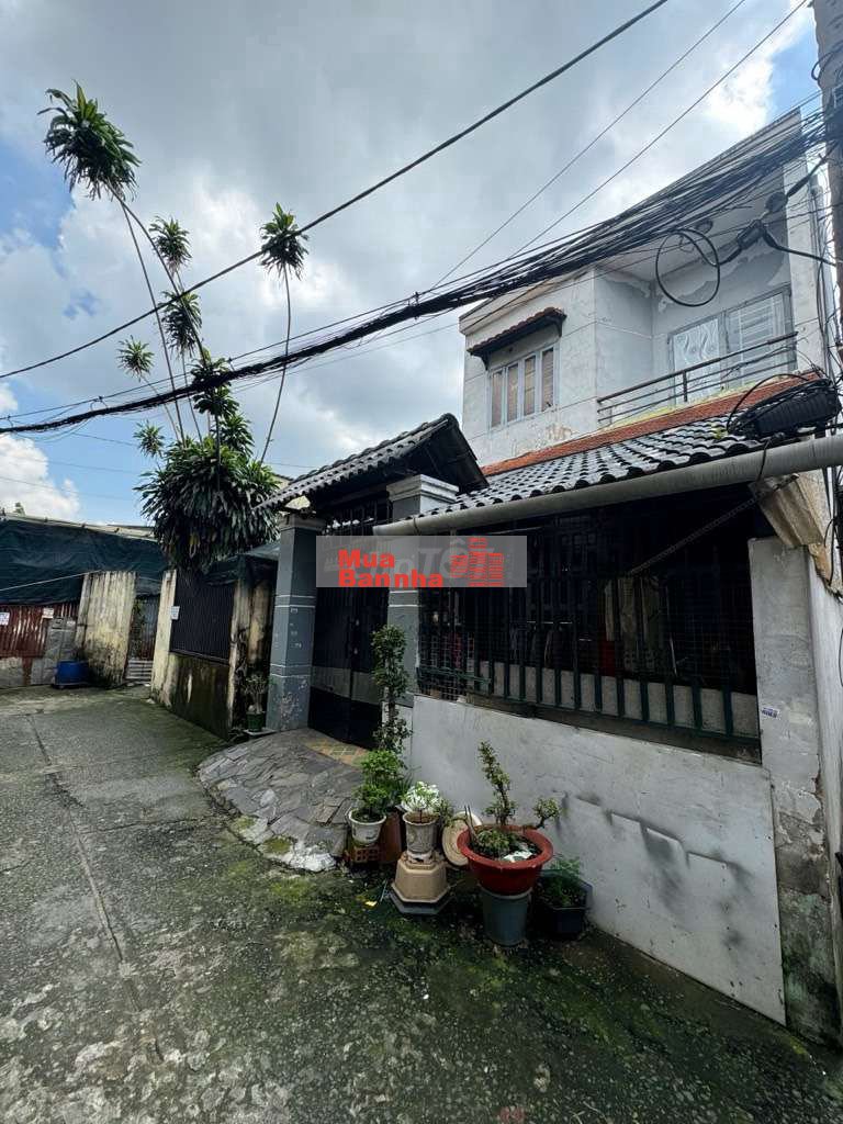 Nhà cần tiền giảm giá sát sườn , Trung Tâm Bình Tân , TL10