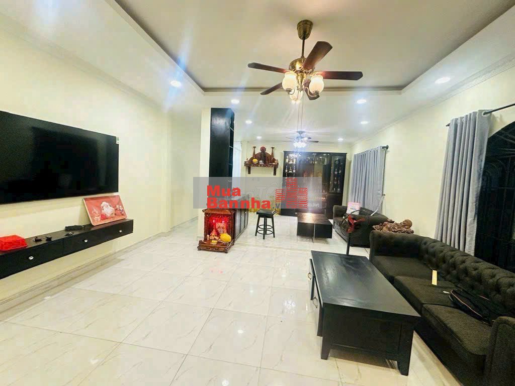 Bán căn biệt thự Sân Vườn, ngay sát Phạm Văn Đồng, giá chỉ 9,8 tỷ.