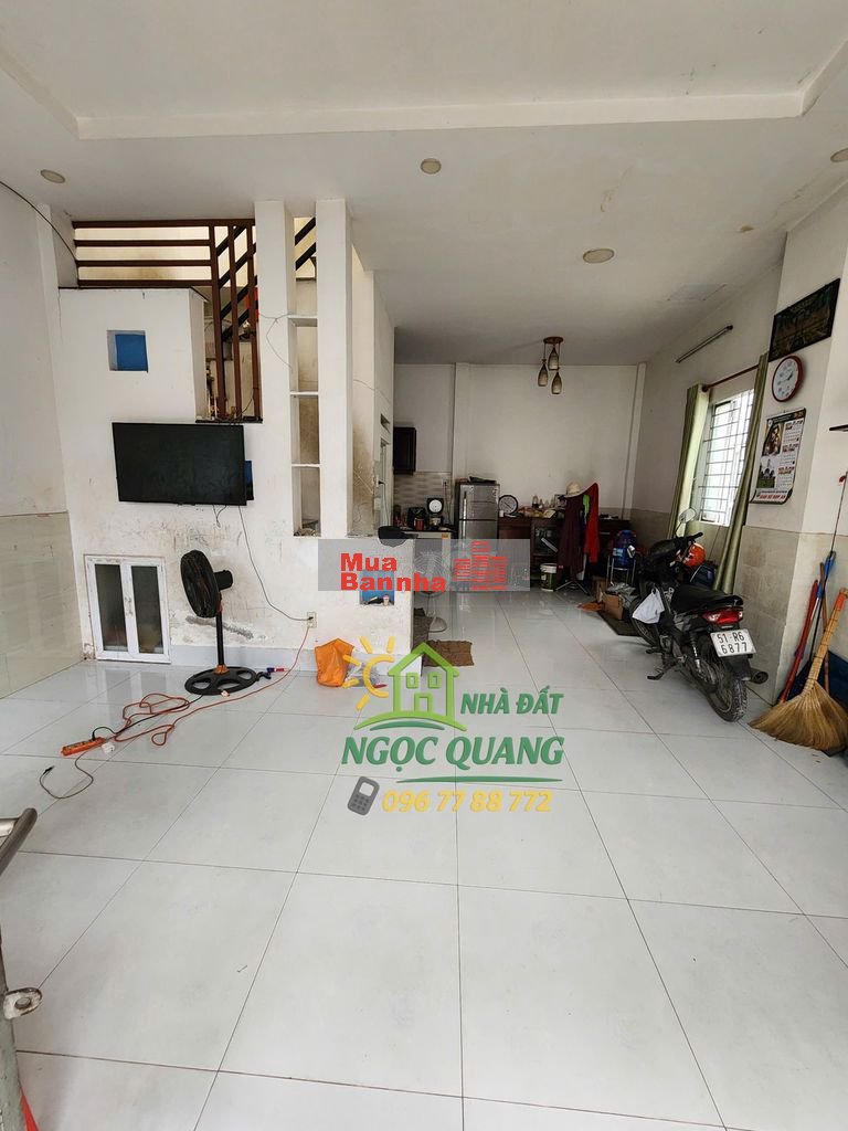 NHÀ SAU LƯNG GIÁO XỨ TÂN HƯNG, NGÃ TƯ ĐÌNH NGUYỄN VĂN QUÁ, 5,8x8m