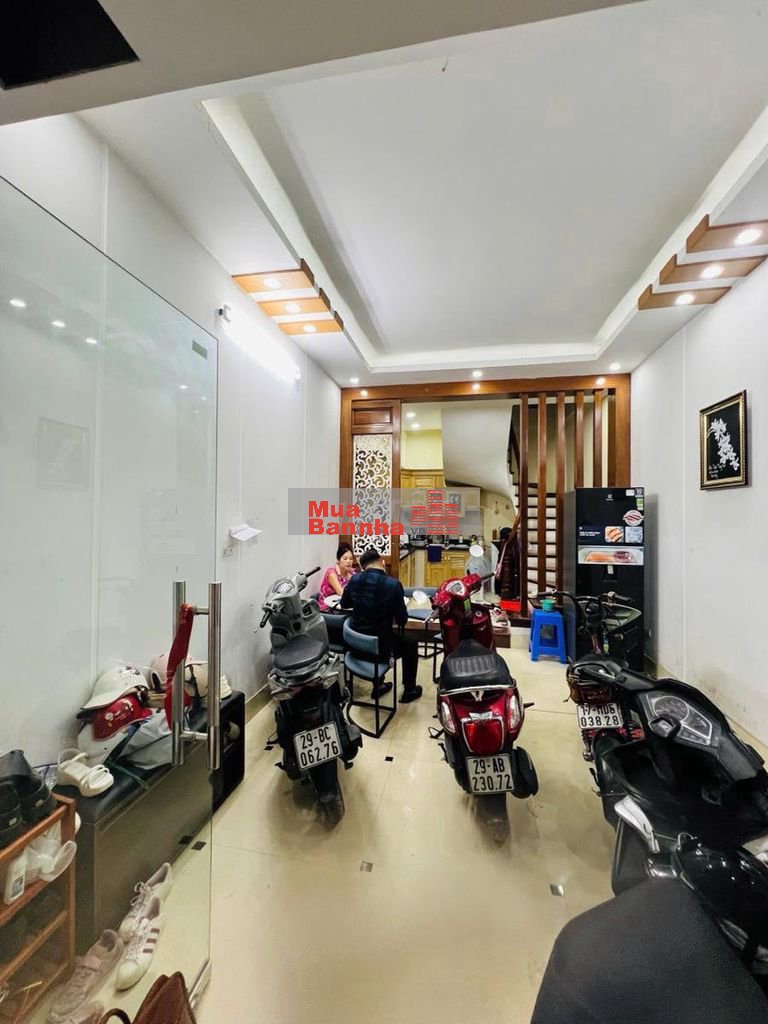 BÁN NHÀ TT CẦU GIẤY 32m 6T vừa ở vừa KD nhỏ, sổ vuông 1 nhà ra ngõ oto