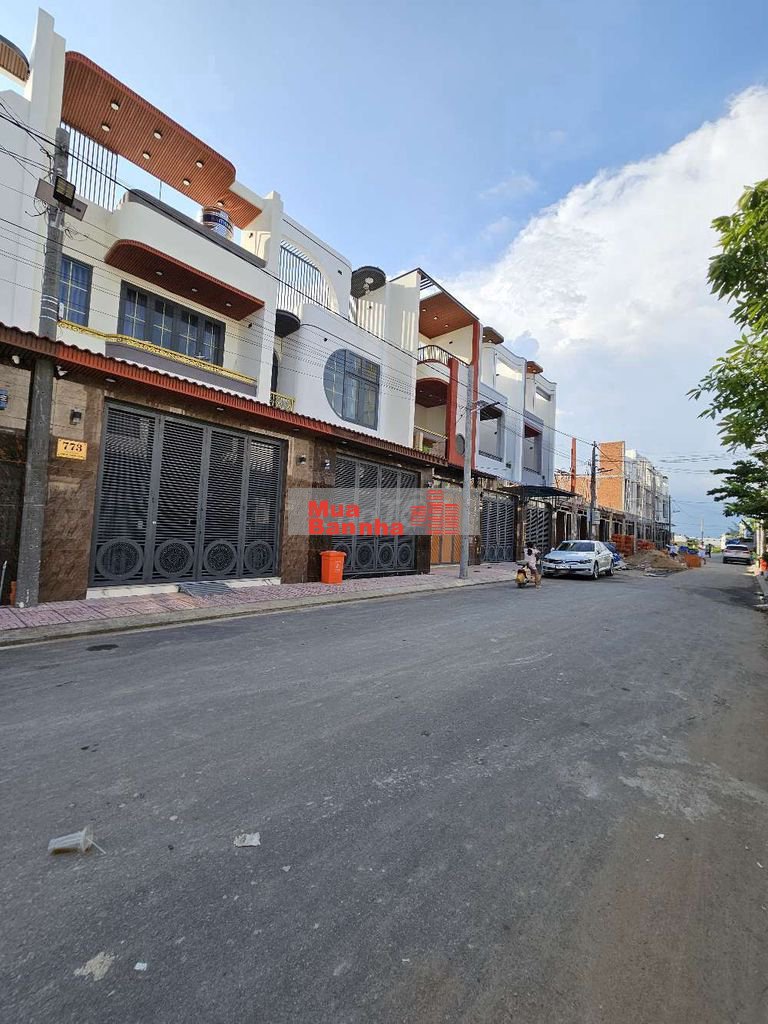 Bán nhà mới 2 tầng 100m2 sổ hồng riêng liền kề TPHCM 1,5km