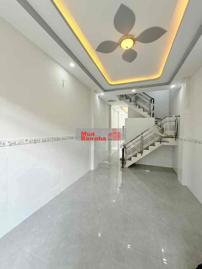 Nhà rẻ 60m2, hẻm xe hơi, Âu Cơ, chỉ hơn 4 đồng