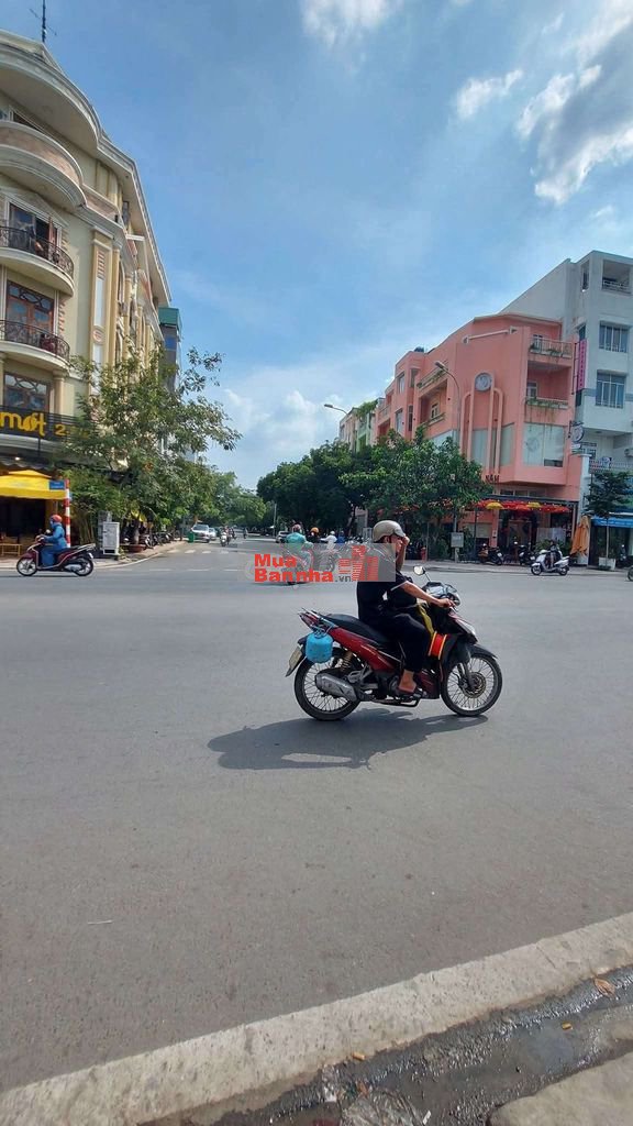 Bán nhà Tạ Quang Bửu, Quận 8, hẻm xe hơi, 70m2, ngang 4m, nhích 8 tỷ