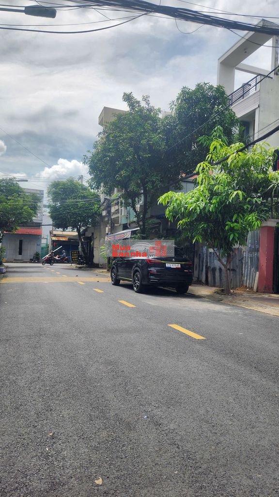 Phước Long B Q9- Nhà MẶT TIỀN đường 10m, xe hơi vô nhà - 107m2 - 10 tỷ