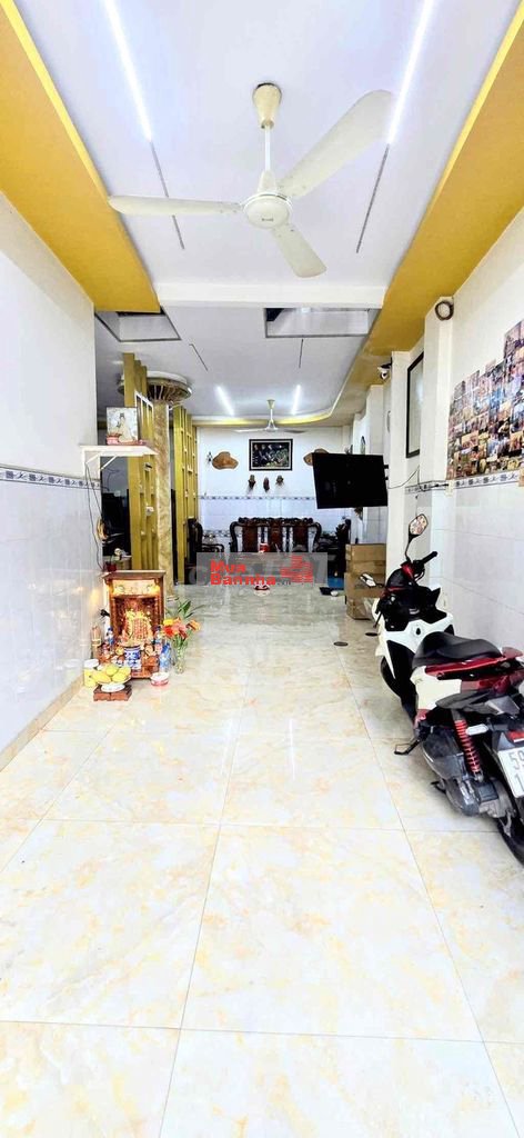 NHÀ 81m2 3 TẦNG TRỊNH ĐÌNH TRỌNG, HẺM FORTUNER VÔ NHÀ, GẦN ĐẦM SEN