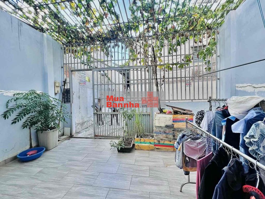 Nhà cấp 4 ngang khủng 5.5m dài 17.5 ngay trung tâm PHước Long.