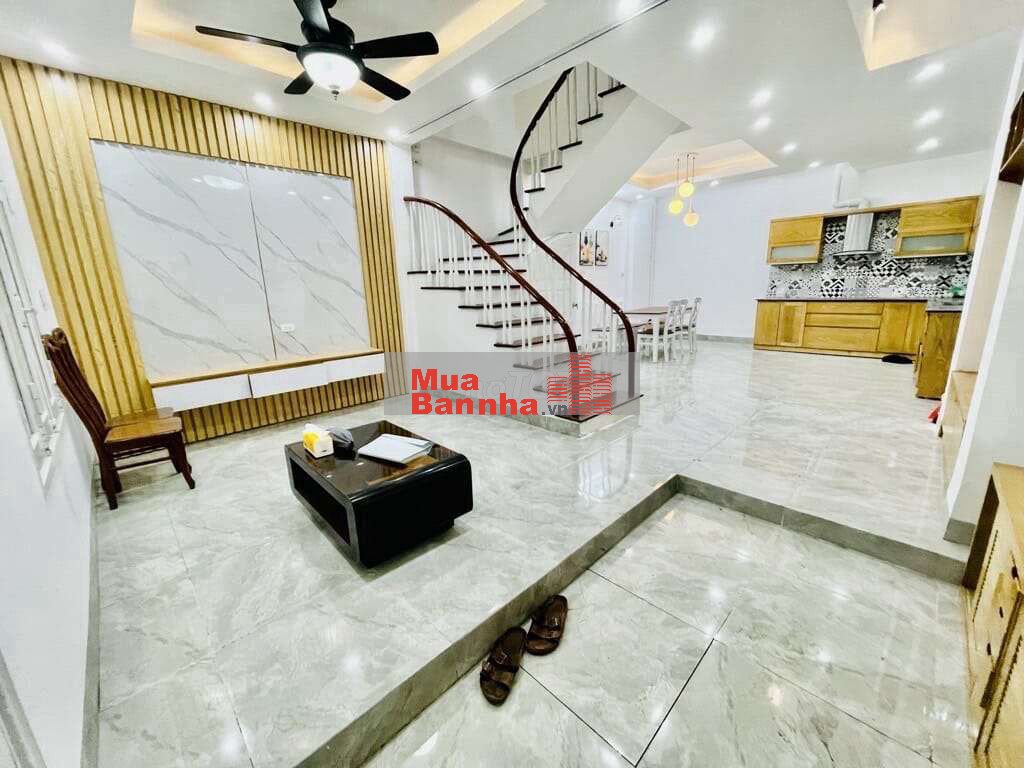 Chính chủ cần bán gấp nhà Hoàng Mai DT45m 5T hơn 8tỷ ngõ ô tô qua nhà