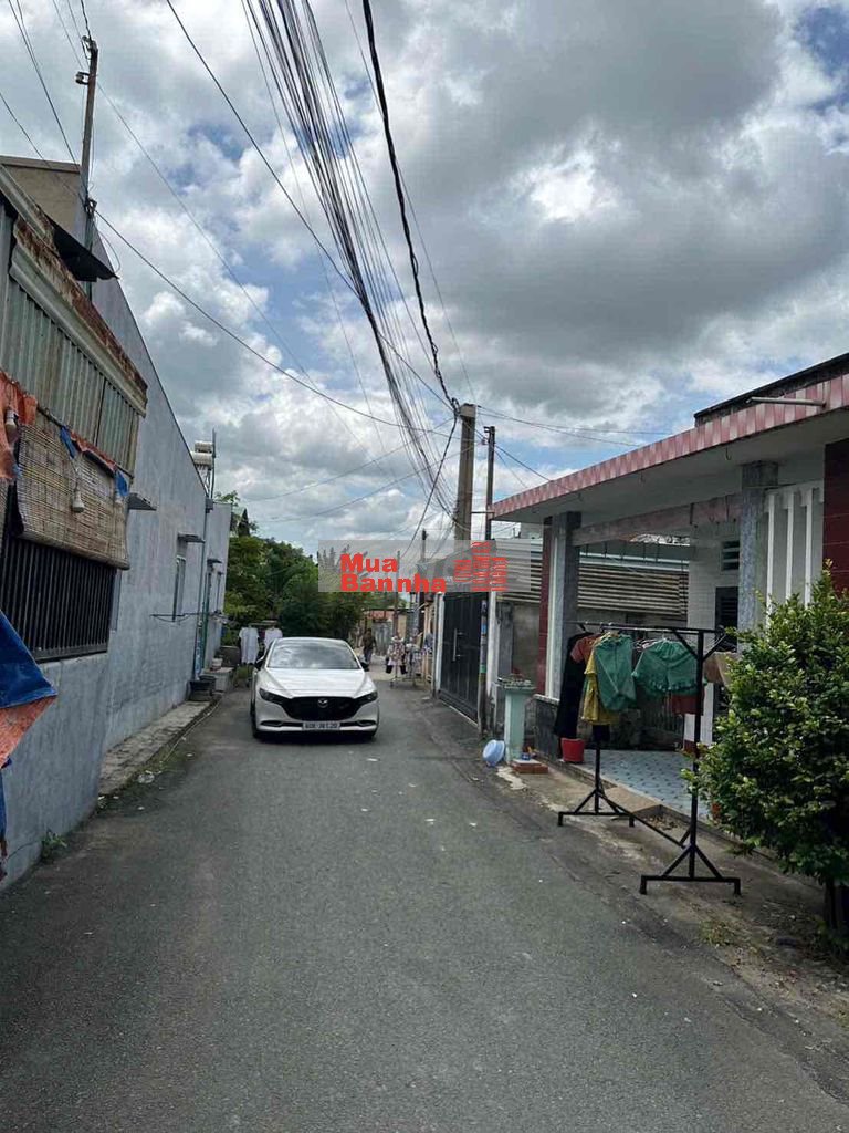 Cần bán nhà mới xây 1 trệt 1 lầu Diện Tích sổ 132m2 , gần chợ Tân Vạn