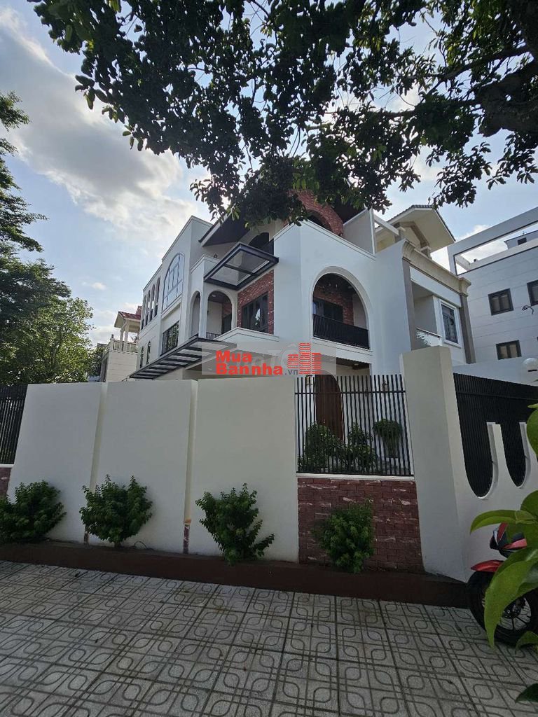 Bán Biệt Thự Góc 2 Mặt Tiền Khu Dân Cư Phước Long B, Q9