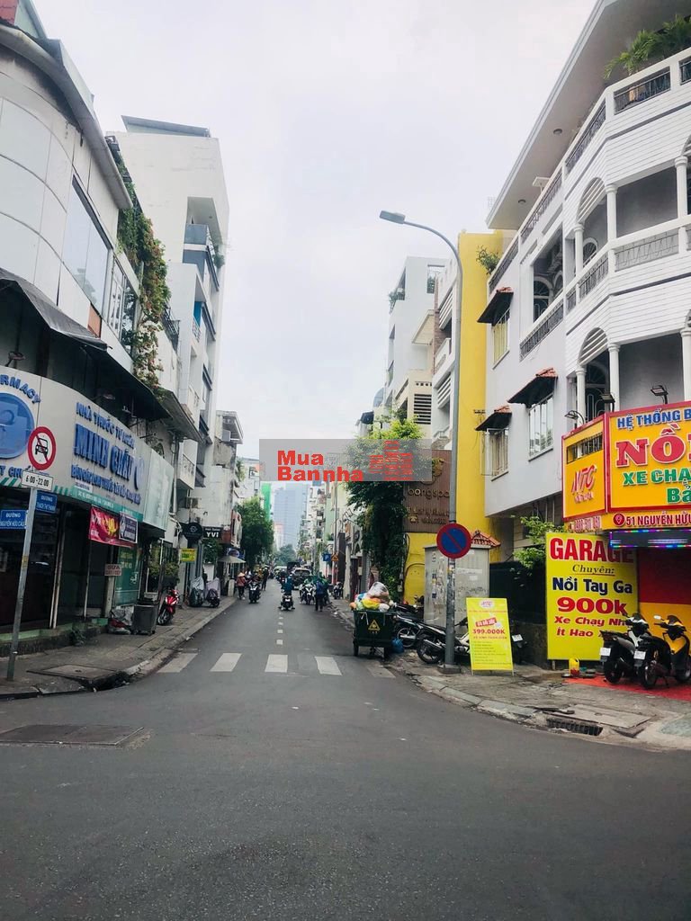 Bán nhà tại 32 Huyền Quang, Phường Tân Định, Quận 1, HCM. DT 33m2