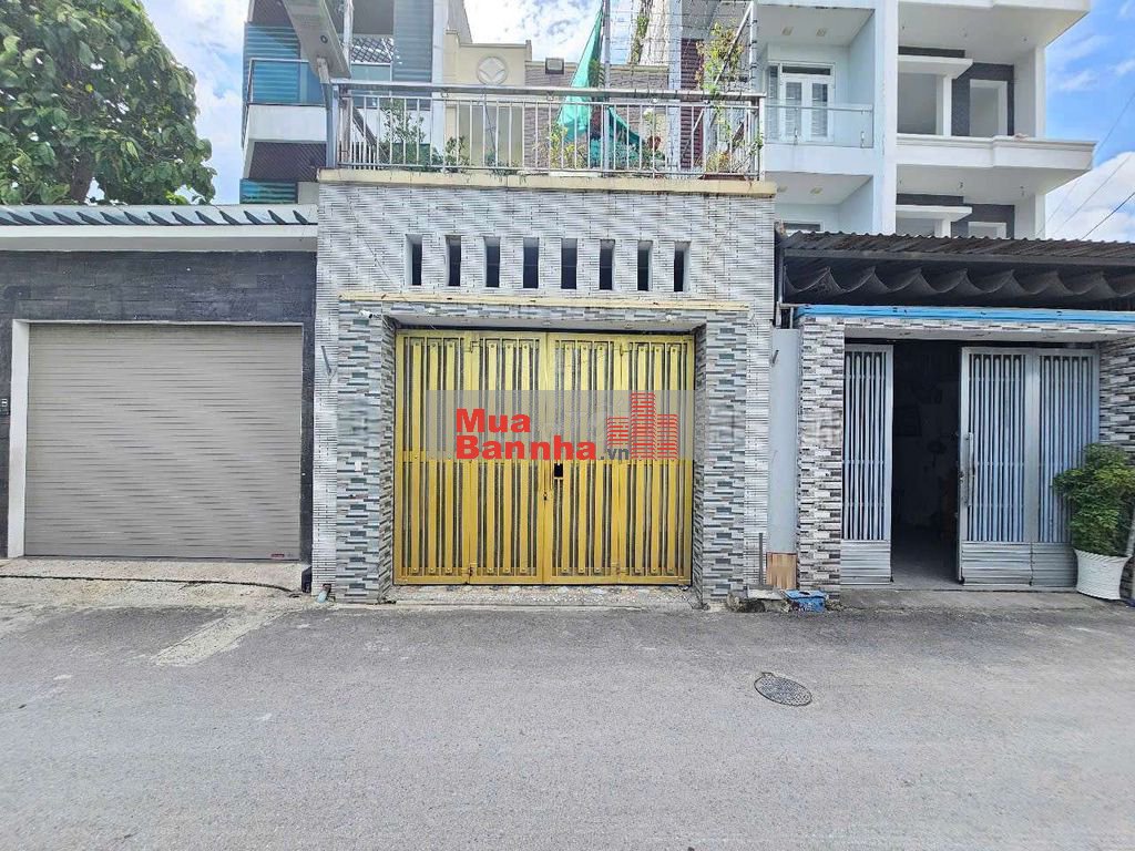 Nhà phố mặt tiền gần chợ Dĩ An 1 p. Đông Hòa Dĩ An