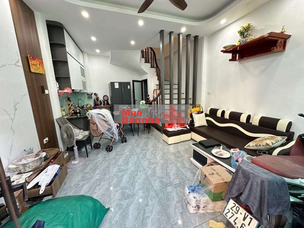 Nhà Cầu Giấy cần bán, ngõ nông, 2 thoáng, nội thất cơ bản, 3pn rộng