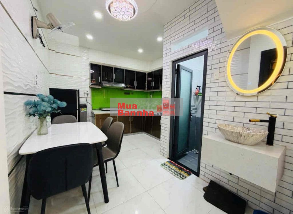 Cần thanh lí gấp căn nhà nằm ngay đường Trần Hưng Đạo, Q5. DT 55,8m2.