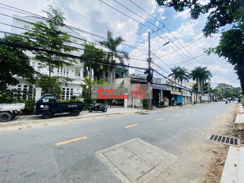 SỐC, BÁN MẶT TIỀN GIÁ THẤP HƠN ĐỊNH GIÁ BANK, 1700m2 + NHÀ, 30 TRIỆU/M