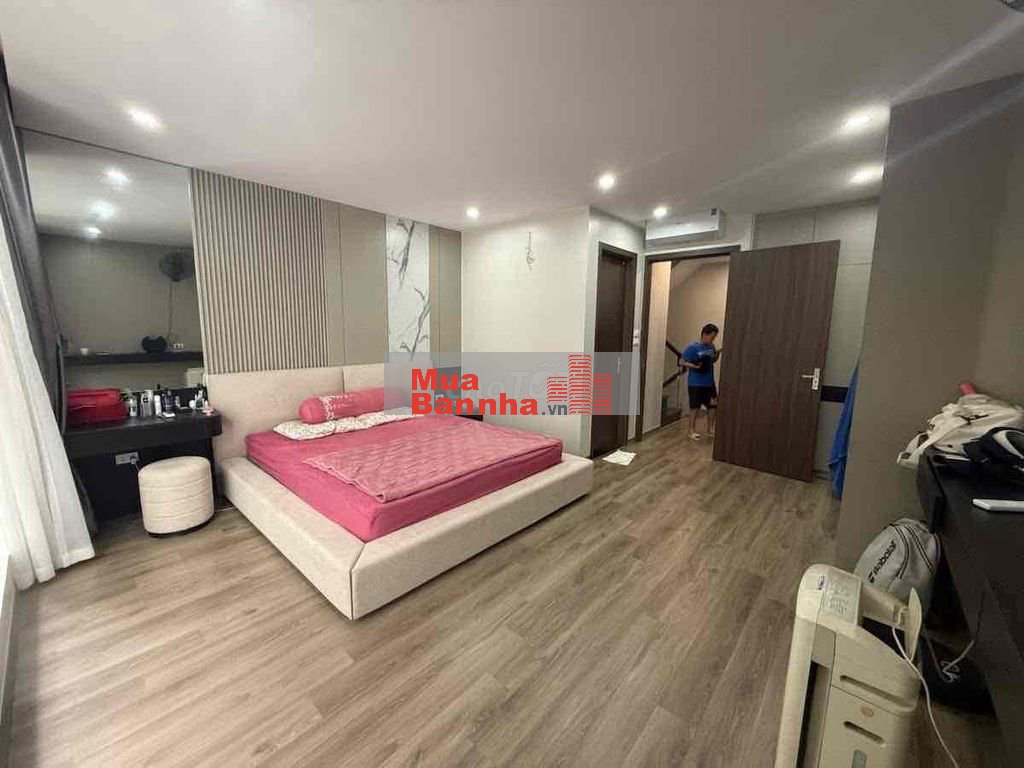 Nhà mới ở ngay, Xuân Thuỷ trung tâm 6 tầng Thang máy, gần ô tô, 40m2,