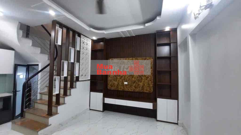 Lĩnh Nam DT:31m, dân xây 4 tầng KBT. MT:5m giá chào: 6.86 tỷ