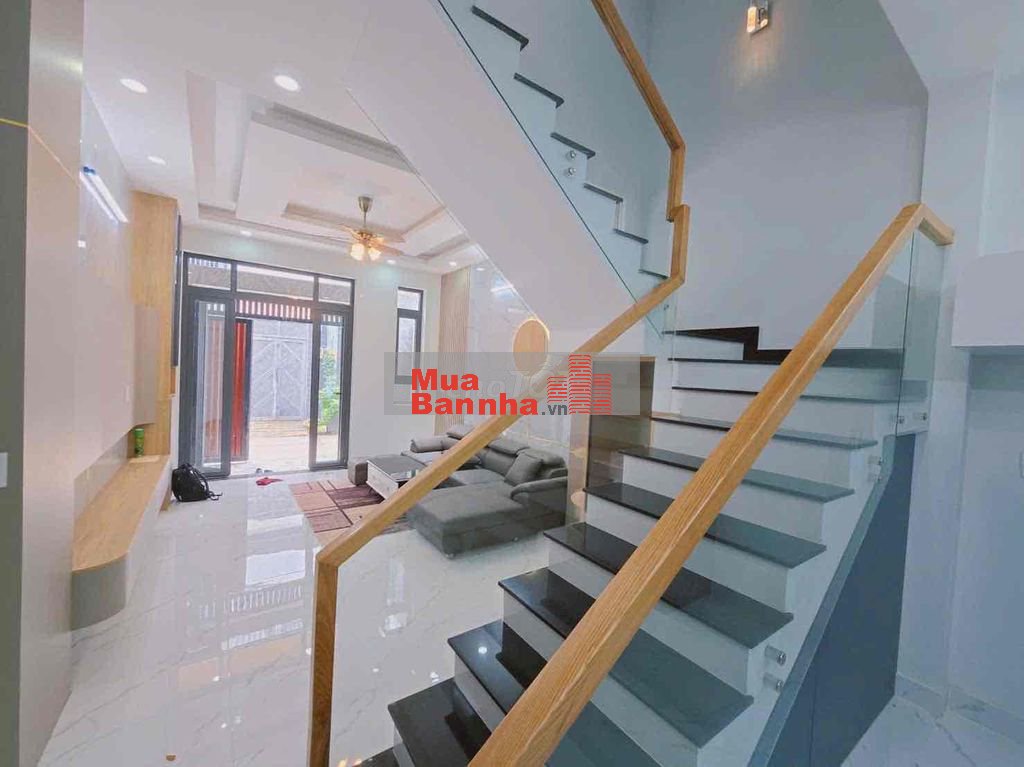 Bán nhà 3 tầng Hẻm xe hơi võ văn hát long trường Quận 9