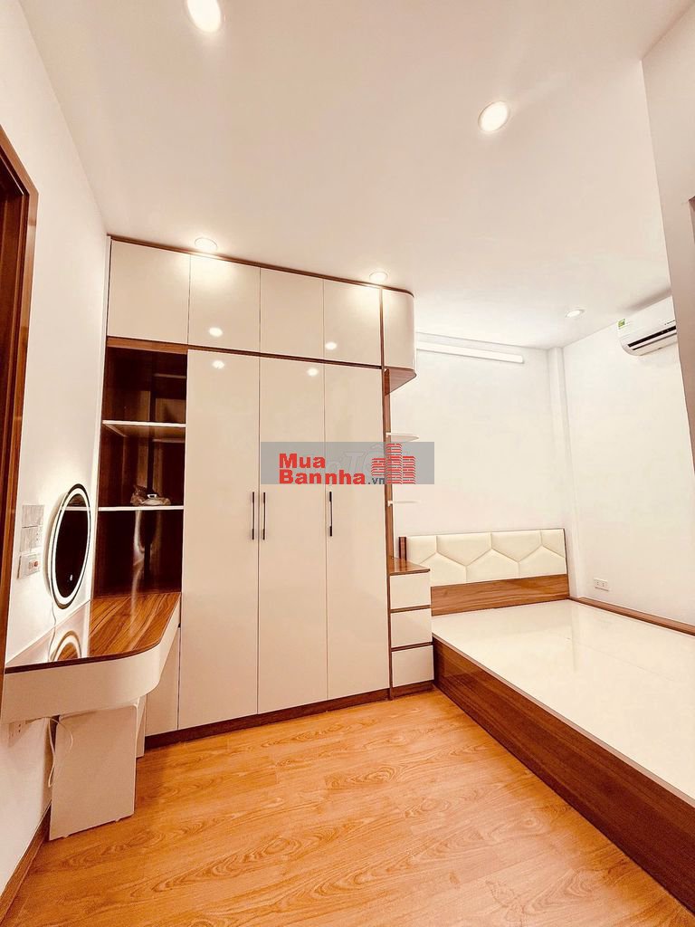 Bán nhà cực đẹp Đội Cấn: 18m2, 6 tầng, full nội thất, sổ riêng